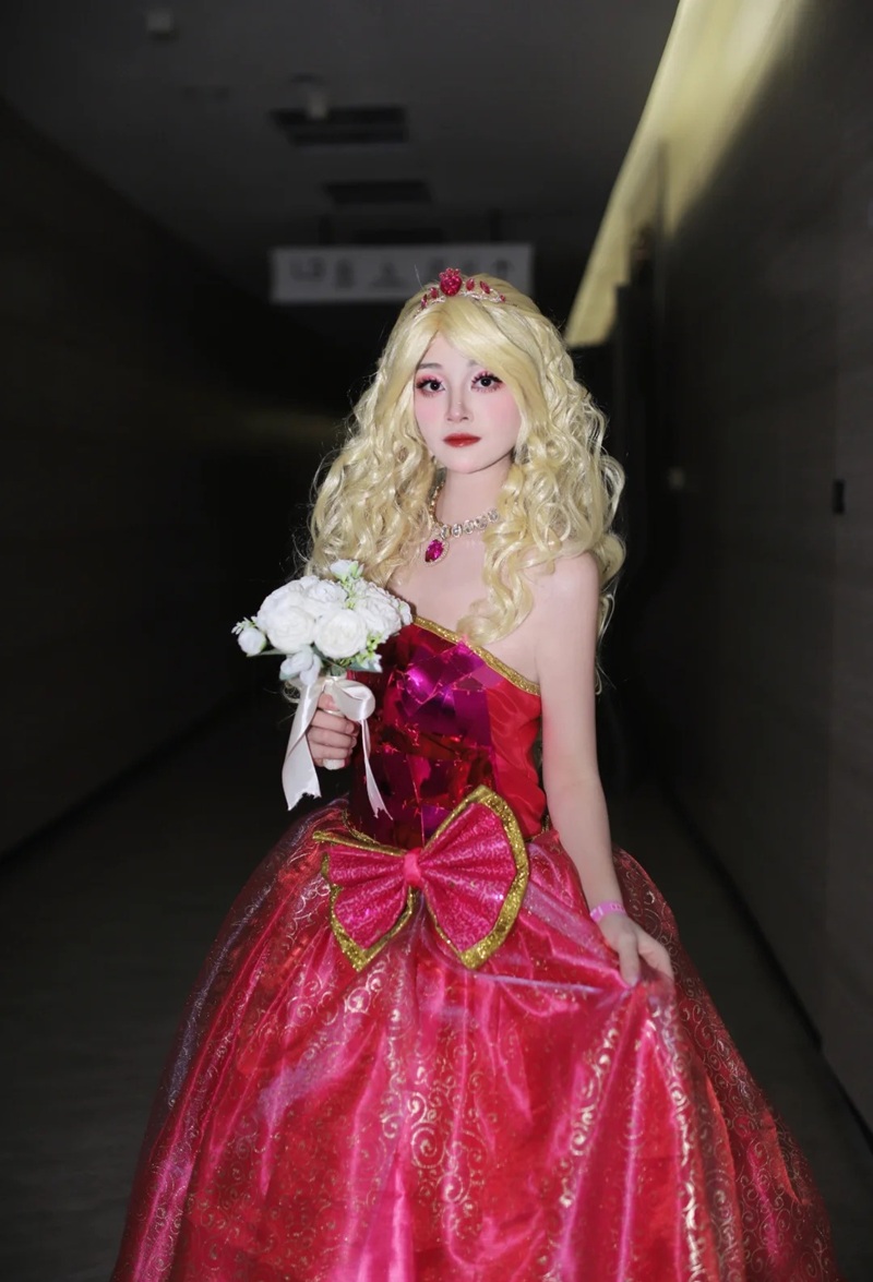 Cosplay Barbie 24