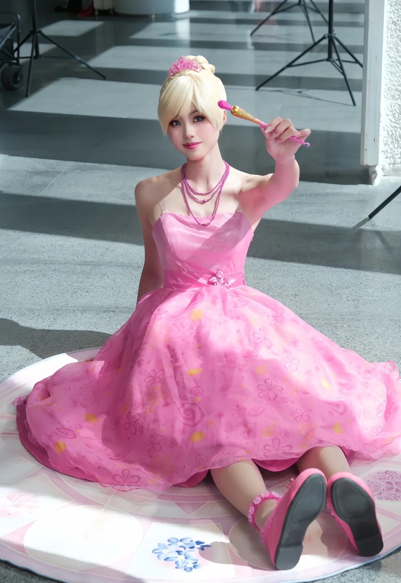 Cosplay Barbie 30