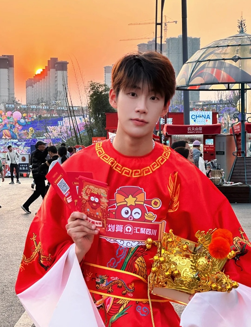 Cosplay Thần Tài 41