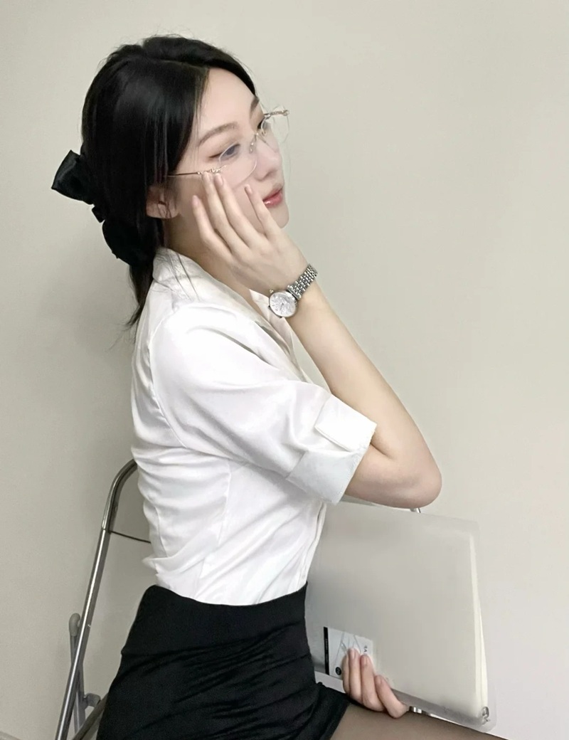 Cosplay thư ký 6