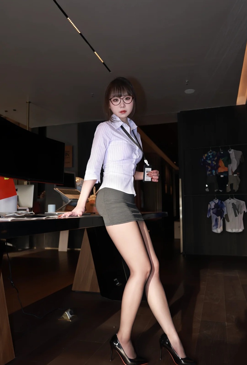 Cosplay thư ký 9