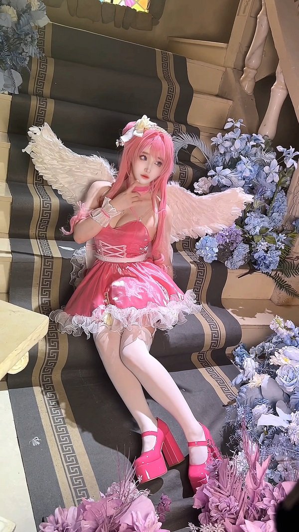 cosplay vú bự 7