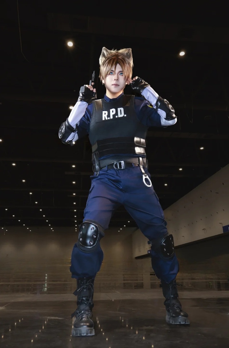 Leon S Kennedy Cosplay 37