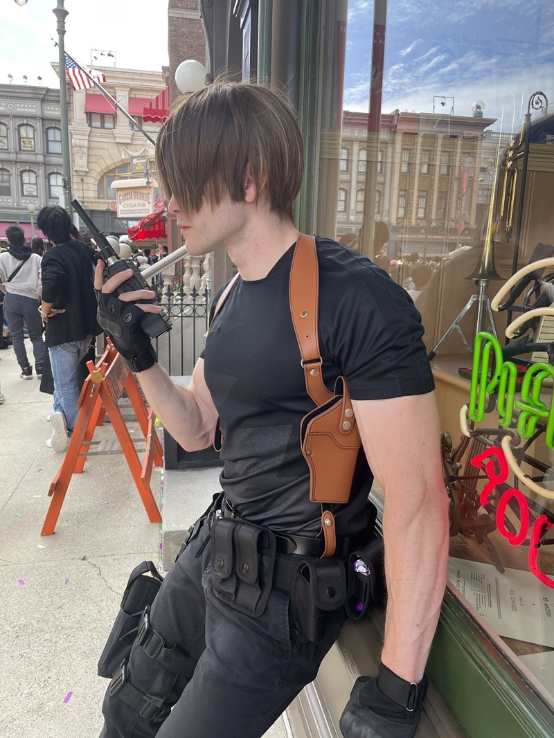 Leon S Kennedy Cosplay 44