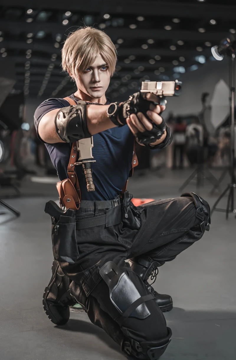 Leon S Kennedy Cosplay 5